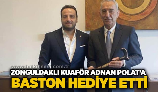 Zonguldaklı kuaför Adnan Polat’a baston hediye etti