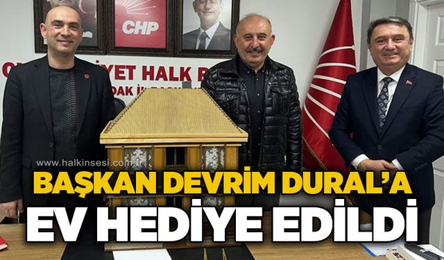 Başkan Devrim Dural'a ev hediye edildi