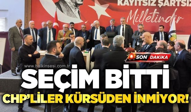 Seçim bitti, CHP'liler kürsüden inmiyor!