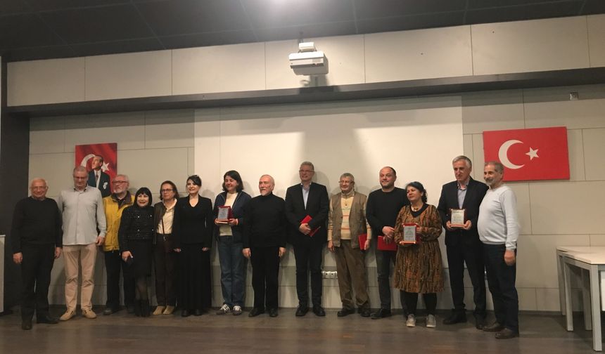 EDEBİYATA KATKI-ONUR ÖDÜLLERİ VERİLDİ