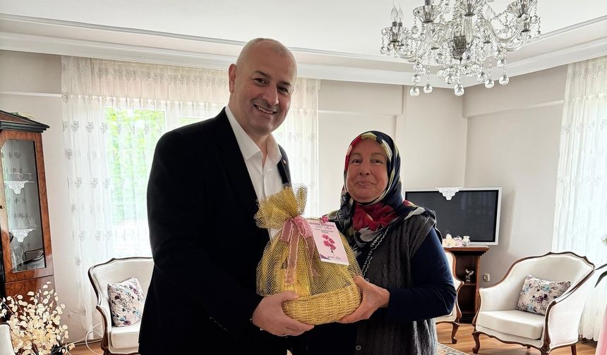 Başkan Yılmaz, şehit annesinin anneler gününü kutladı