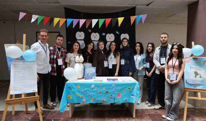 Sınıf öğretmenliği öğrencilerinden etkileşimli okuma sergisi