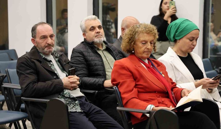 Yerel yazar ve şairler fuarda sahneye çıktı