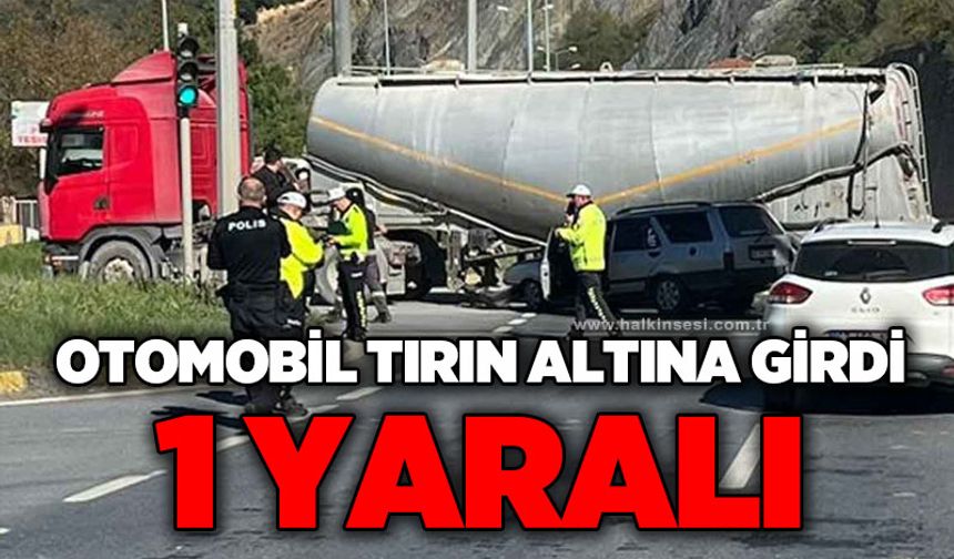 Otomobili TIR’ın altına girdi! 1 yaralı