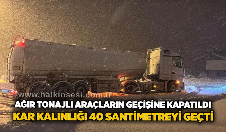 Ağır tonajlı araçların geçişine kapatıldı: Kar kalınlığı 40 santimetreyi geçti