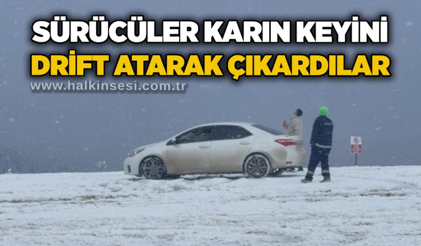 Sürücüler karın keyfini drift atarak çıkardılar