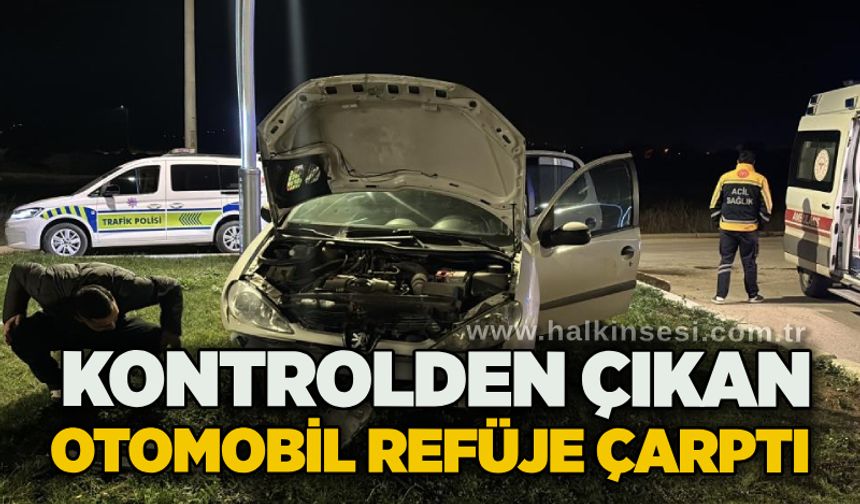 Kontrolden çıkan otomobil refüje çarptı