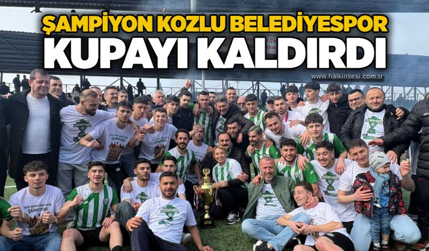 Şampiyon Kozlu Belediyespor kupayı kaldırdı