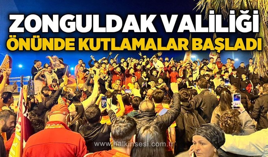 Galatasaray taraftarları Zonguldak Valiliği önünde şampiyonluk kutlaması yaptı