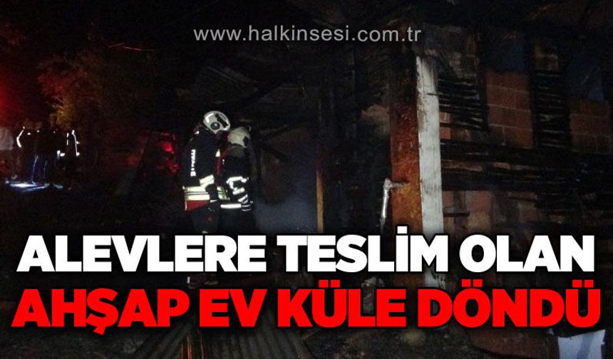 Ahşap ev küle döndü!
