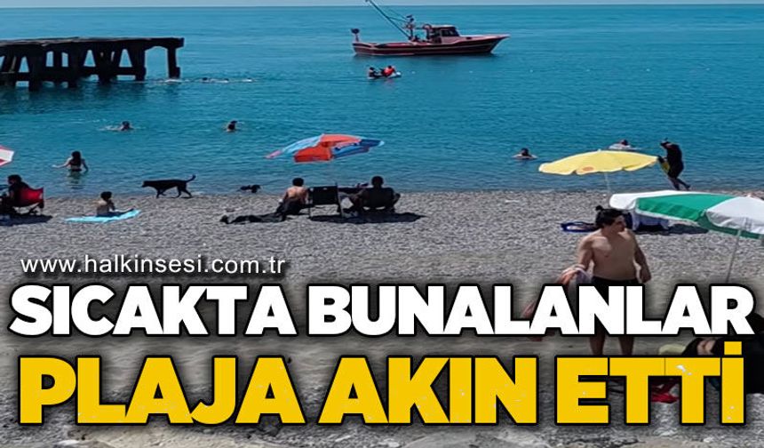 Sıcaktan bunalanlar plaja akın etti