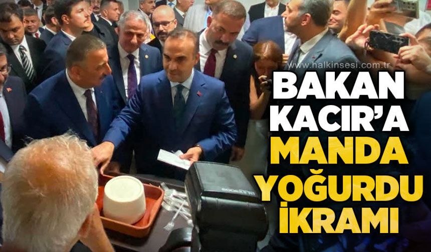 Bakan Kacır'a Çaycuma manda yoğurdu ikram edildi