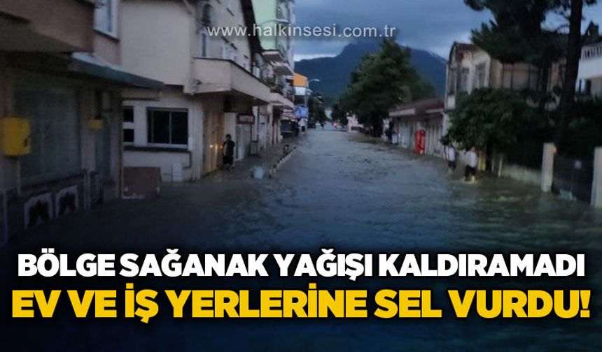 Sağanak yağış sele dönüştü: Ev ve iş yerlerini su bastı!