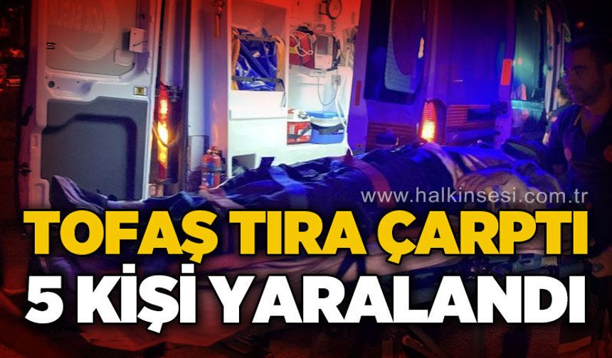 Tofaş tıra çarptı: 5 kişi yaralandı