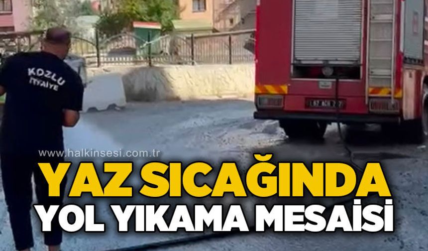 Yaz sıcağında yol yıkama mesaisi