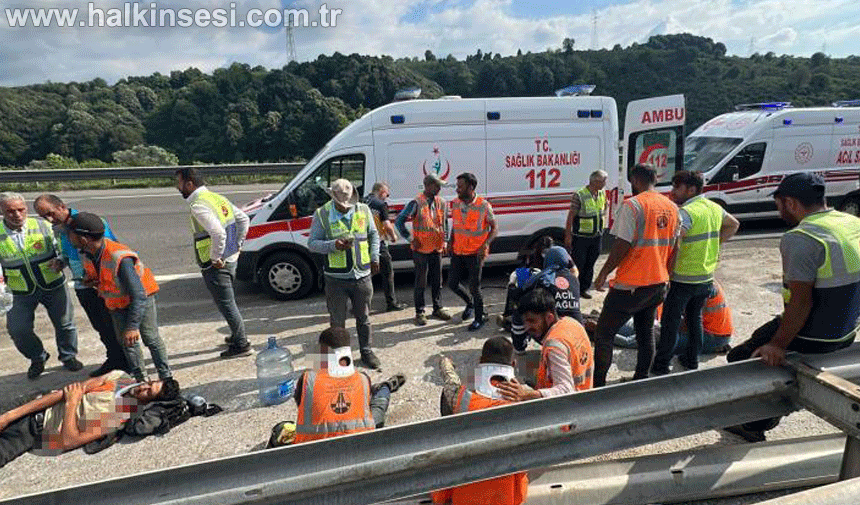 Otomobil, Karayolları işçilerini taşıyan kamyonete çarptı: 15 yaralı