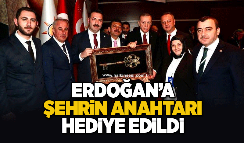 Erdoğan'a şehrin anahtarı hediye edildi!