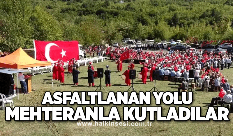 Asfaltlanan yolu, mehteranla kutladılar