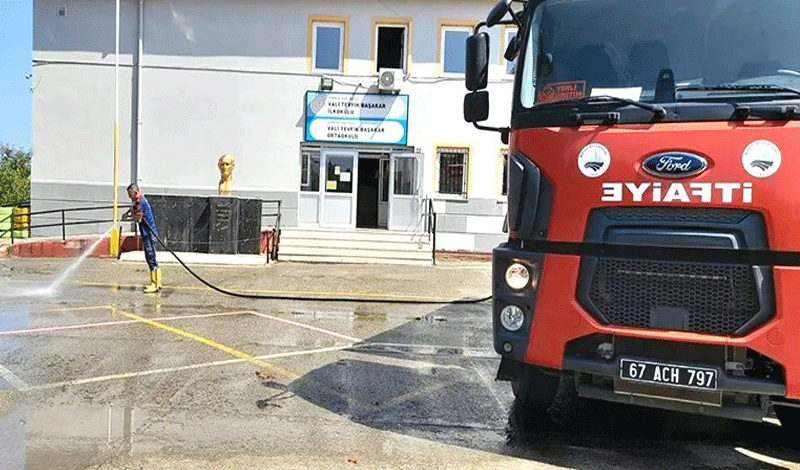 Kozlu itfaiyesi okulları hijyenik hale getirdi