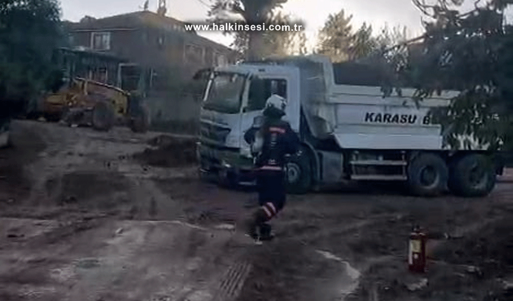 Yol çalışmasında doğal gaz borusu delindi, ekiplerin erken müdahalesi faciayı önledi