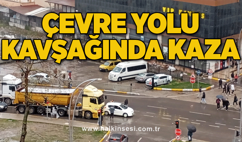 Çevre yolu kavşağında kaza