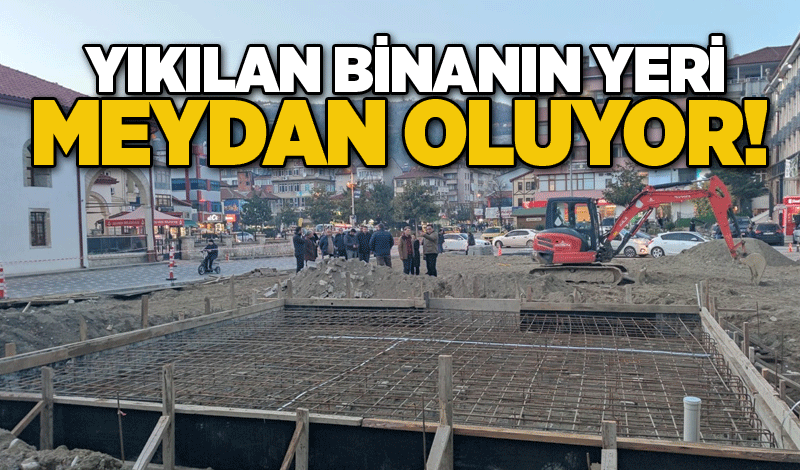 Yıkılan binanın yeri meydan oluyor!