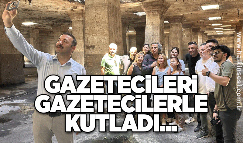 Gazetecileri, gazetecilerle kutladı