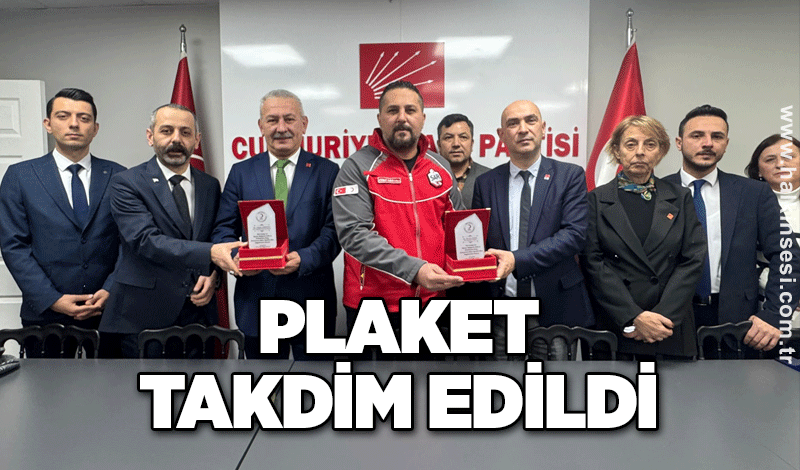 Plaket takdim edildi