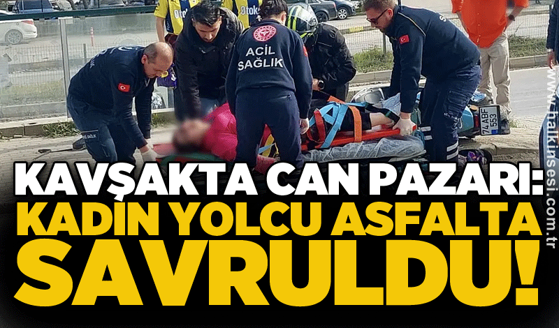 Kavşakta can pazarı: Kadın yolcu asfalta savruldu!