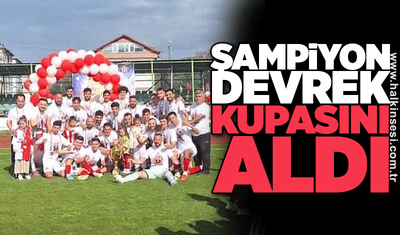 Şampiyon Devrek Belediyespor kupasını aldı...