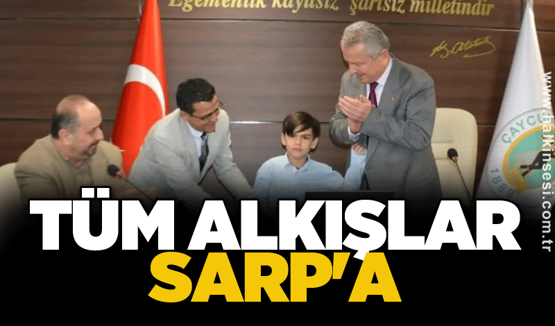 Tüm alkışlar Sarp'a