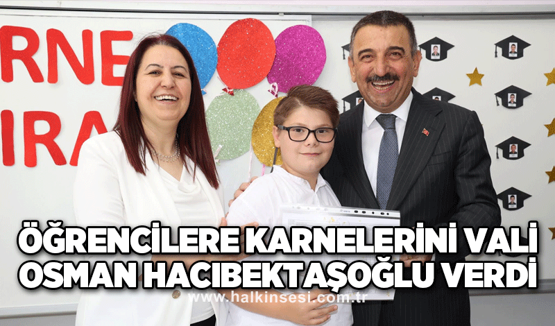 Öğrencilere karnelerini Vali Osman Hacıbektaşoğlu verdi